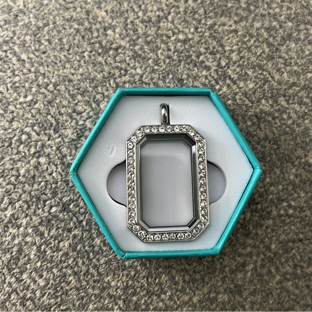 NEW! Origami Owl Silver Heritage Living Locket with Rhinestones